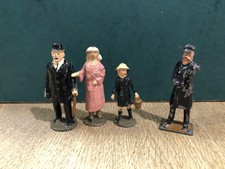 Johillco & Britains: Camminata Coppia,Bambino & Stazione Master. Pre Guerra