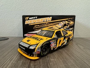 2009 Matt Kenseth #17 DeWalt 1:24 azione NASCAR nuovo con scatola - Foto 1 di 11