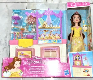 Disney Prinzessin Belle Puppe Royal Küche Spielset Mrs Potts 13 Zubehörteile Neu - Bild 1 von 2