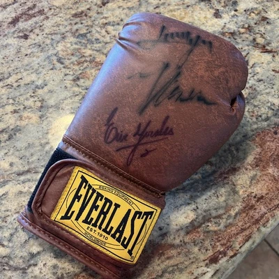 JSA Authentic Julio Cesar Chavez & Erik Morales Signed  Everlast Boxing Glove - Image 1 of 4