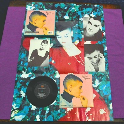 Sinéad O'Connor THE EMPEROR'S NEW CLOTHES 7" BOX SET POSTER + 3 CARDS🟢MINT/MINT - Image 1 of 4