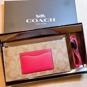 Coach Signature C Zip Pouch & iPhone iPad iPod USB Charging Cord BOXED GIFT SET - Picture 1 of 7