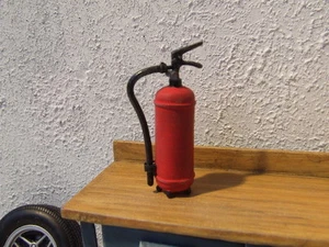 Feuerlöscher für Werkstatt, Tankstelle usw. - Automodellbau-Zubehör,Maßstab 1:18 - Bild 1 von 1