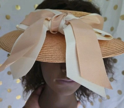 Sombrero de paja abierto Brenda Lynn con acento de cinta de grosgrain rosa y blanco Foto 1 de 4