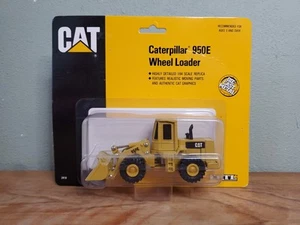 1992 ERTL Caterpillar 950E Wheel Loader, 1:64 Scale Diecast - Picture 1 of 7