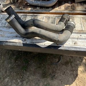 Ford F250 2003-2007 6,0 L tubo intercooler de plástico lado frío derecho usado OEM - Imagen 1 de 1