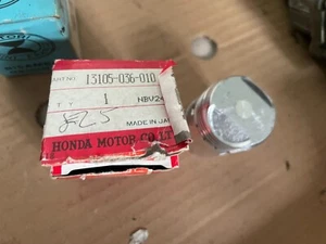 Honda Early C50 Kolben - Original Nos - Teilenr. 13105-036-010 - Bild 1 von 2
