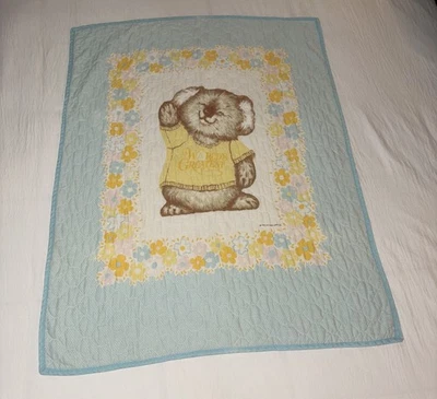 Manta de cuna de bebé vintage Worlds Greatest-Koala Bear Shirt Tales Hallmark 1980 Foto 1 de 4