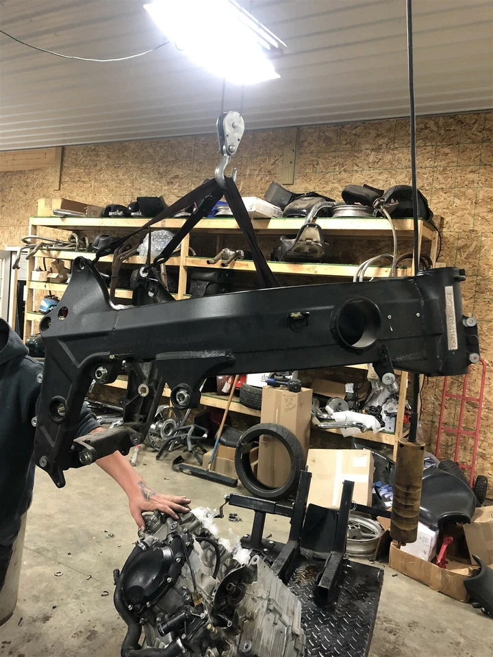 01 chassi de quadro Triumph TT600 TT 600 - Imagem 1 de 4