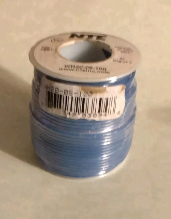 NTE-WH20-01-100, CABLE DE CONEXIÓN, 20 AWG, TRENZADO, AZUL, 300 V, 80 ° C, ROLLO DE 100 PIES Foto 1 de 2