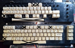 Commodore C64c keyboard keys, 2 different plungers! - Bild 1 von 3