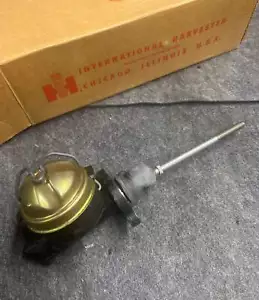 878977R92 Navistar International Master Cylinder 2520-00-924-0737 - Picture 1 of 4