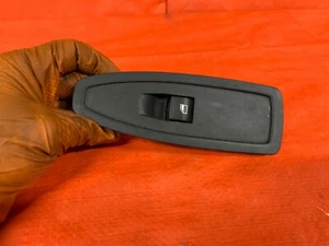 INTERRUPTOR VENTANA DELANTERA DERECHA DE PASAJEROS BMW 320i 13-18 - negro - fabricante de equipos originales oe - Imagen 1 de 2
