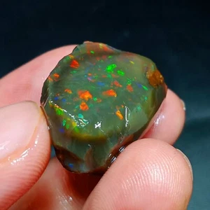 35 Cts Ethiopian Multi Opal Rough – Neon Green & Blue Fire Rough – 23x16x16 MM - Picture 1 of 7