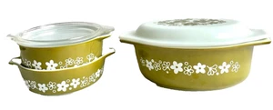 PYREX CASSEROLE DISH SPRING BLOSSOM CRAZY DAISY LID 1 1/2 QT & 2 CASSEROLES - Picture 1 of 2