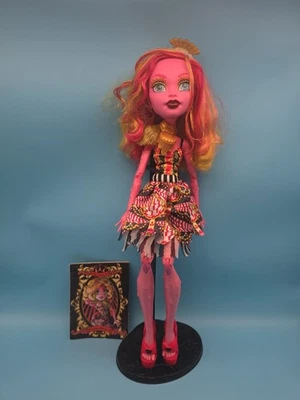 Muñeca Monster High Gooliope Jellington Freak Du Chic terriblemente alta 17" con soporte Foto 1 de 4