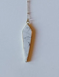 White GP Howlite Obelisk Pendant Necklace On Gold Tone Ball Bead Lariat Chain - Picture 1 of 3