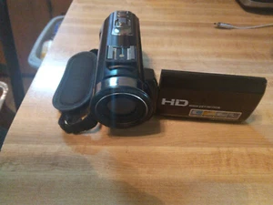 HDV-201LM 1080P FHD Digital Video Camcorder 24MP 16x Zoom Portable DV Recorder - Picture 1 of 8