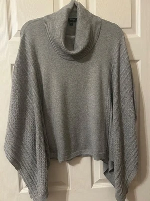 Poncho/suéter capa Simply Vera Wang PS/PM cuello capucha usado Foto 1 de 4