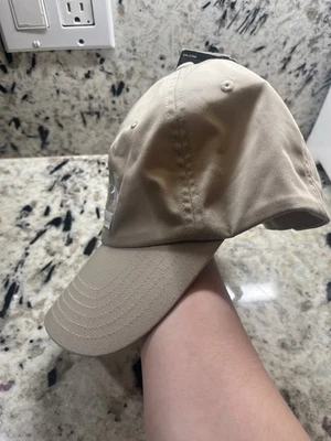 Under Amor Hat Adjustiable - Image 1 of 4