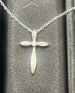16" Excelent Used Condition Cubic Zirconia Dainty Cross Pendant Necklace W12 - Picture 1 of 8