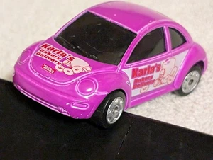 AMAZING 2002 VW 'NEW BEETLE' CARLA'S BAKERY DELIVERY 1:64 SCALE TONKA/MAISTO  - Picture 1 of 20