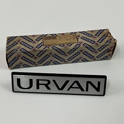 NISSAN URVAN E23 emblema insignia parrilla delantera piezas originales nuevo en stock japón Foto 1 de 4