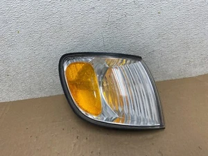 2001 to 2003 Toyota Sienna Turn Signal Right Passenger RH Lamp OEM H5129 DG1 - Picture 1 of 7