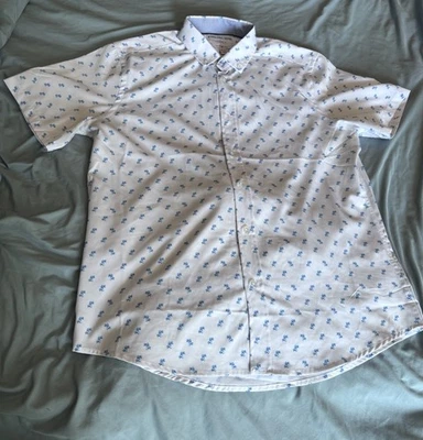 International Report Size L  Button Up Short Sleeve Shirt White W/Blue Palm Tree - Image 1 of 3