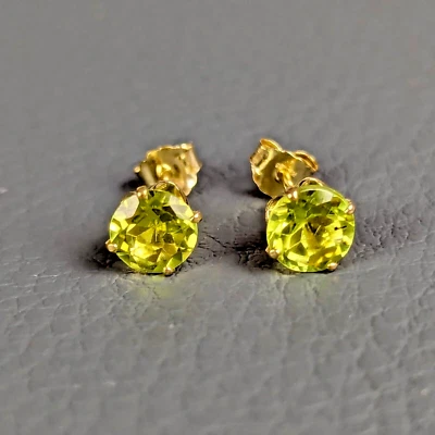 Ohrstecker -echt Gold-  mit echtem Peridot 5mm, wunderschön -Schmuckstyck - Bild 1 von 4