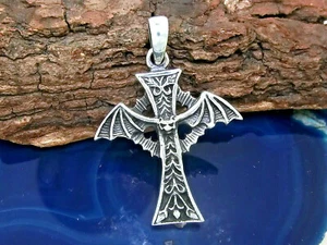 Croce Con Pipistrello Rimorchio 925 Argento Sterling Gotico Cinturino - Foto 1 di 2