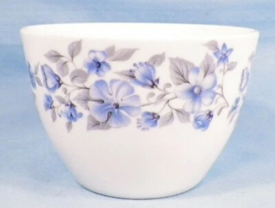 Cuenco de azúcar Wedgwood Petra tamaño café flores azules sobre porcelana blanca vintage Foto 1 de 4