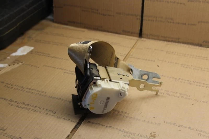 BMW 530i 550i E60 2006 2007 cinturón de seguridad trasero izquierdo lado del conductor beige tostado Foto 1 de 4