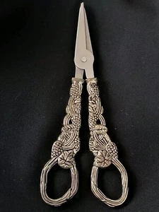 Schöne versilberte Traubenschere 16 cm Schere mit Traubendekor 66 g Vintage - Bild 1 von 13