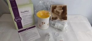Bumblebee Scentsy Scaldacera Plug-in Nuovo con scatola Ritirato Bianco Giallo Luce Notturna - Foto 1 di 8