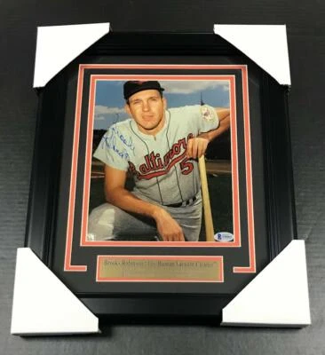 BROOKS ROBINSON AUTOGRAPHED BALTIMORE ORIOLES 8X10 PHOTO #8 FRAMED BAS COA - Image 1 of 3