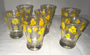 (7er Set) kleine 3" große BECHER oder Cocktailgläser mit gelben Blättern Design - Bild 1 von 4