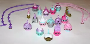 LOTE DE PULSERAS Y DIJES DULCES GOLOSINAS Y BEAUTY SHOPKINS (25 PIEZAS) VER ÚLTIMAS 4 FOTOS - Imagen 1 de 12