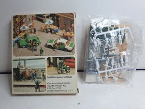 PREISER HO #331 20 FIGURINES DIFFÉRENTES POLICIERS A PEINDRE SACHET OUVERT #2 gu - Imagen 1 de 3