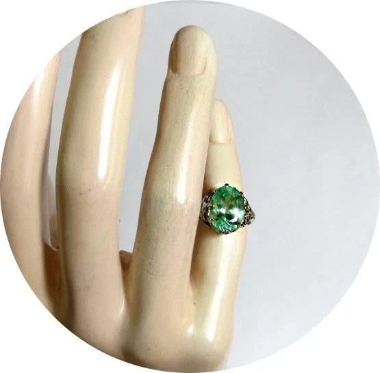 Bonito - Anillo ZAFIRO Montana Verde - Corte Ovalado - Oro Blanco 14K De Colección Foto 1 de 4