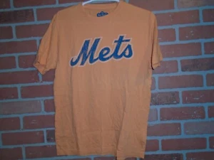MAGLIETTA NEW YORK METS UNISEX ADULTO TAGLIA SMALL REALIZZATA DA GIACCA ROSSA - Foto 1 di 2