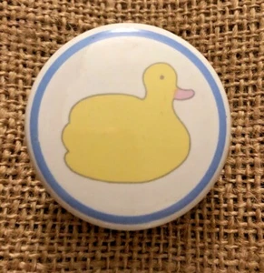 Perillas de cajón de gabinete de porcelana vintage 1987 Lillian Vernon pato de goma amarillo - Imagen 1 de 7