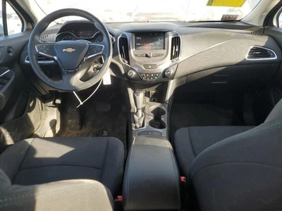 Used Front Lower Center Console fits: 2018 Chevrolet Cruze floor w/arm rest AT w - Imagem 1 de 4