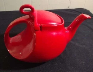 Tetera Streamline roja china hecha por Hall's EE. UU. - Imagen 1 de 5