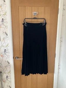 BNWT Massimo Dutti Black Pleated Velvet Skirt Size 10/38 - Picture 1 of 7