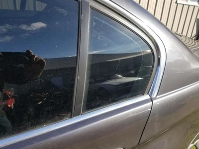 Vidrio de ventilación de puerta trasera del conductor sedán mercado de Canadá para BMW 323i 952455 06-11 Foto 1 de 4