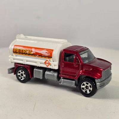 Camión utilitario Mattel Matchbox 2006 aeropuerto gasolina cisterna diecast rojo/blanco Foto 1 de 4