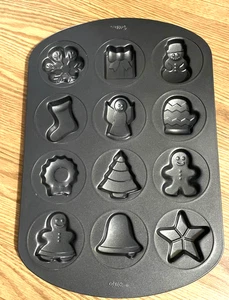 Wilton 12 Hohlraum Weihnachten Plätzchen Form Backbleche Pfannen - Bild 1 von 2