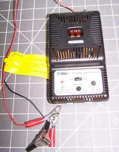 E-Flite 2-3 Cell Balancing Li-po Battery Charger LP 3000-3 - Picture 1 of 7