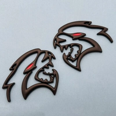 2x Calcomanías Universales Devil Cat Hellcat Emblema Lateral Insignia Negra 3D Traseras Ojos Rojos Foto 1 de 2